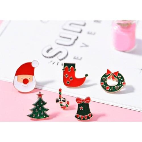 Santa Claus Cane Candy Bells Christmas Tree Cute Knitted Mini Hat Brooch Heart Enamel Pins Sweater Lapel Pins Friends Lover Gift