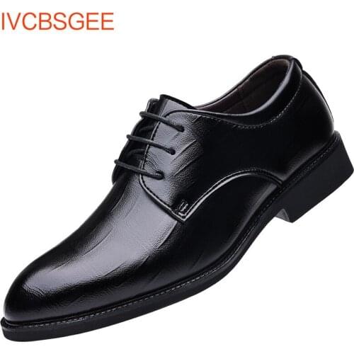 Men Fashion Shoes Office Business Oxfords Designer Male Daily Shoes Pointed Toe Flats Patent Leather Man Shoes
