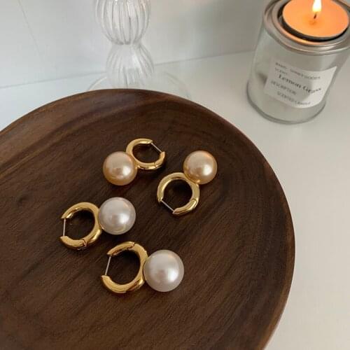 Ins european and American French high-end design, exaggerated temperament, simple pearl ring stud earrings, niche cold wind