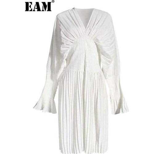 [EAM] Women White Pleated Split Big Size Long Blouse New V-collar Long Sleeve Loose Fit Shirt Fashion Spring Summer 2021 1W326