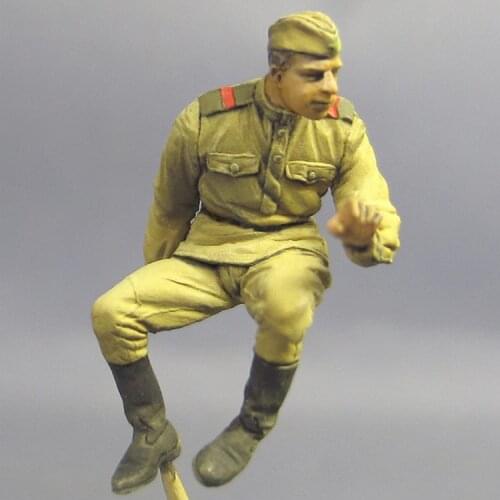 1/35 Scale Assembly Resin Figure kit Soviet driver