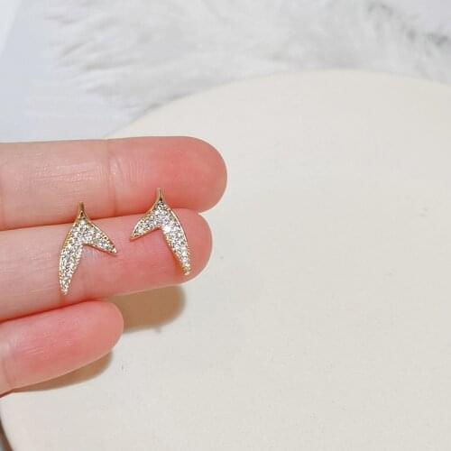 Korean Style Bling Zircon Stone Stud Earrings Trendy Fish Tail Earrings Jewelry New Design Animal Stud Earrings For Women Girls