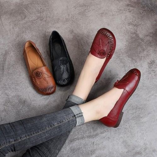 2021 Spring Summer Ethnic Style Genuine Leather Shoes Womens Flat Soft Comfortable Slip on Loafers Flower Mother Shoe