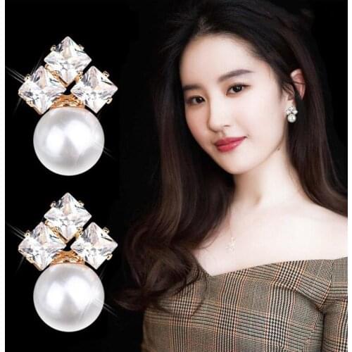 Korea Pop Alloy Crystal Round Pearl Earrings For Women Elegant Fashion Temperament Geometric Metal Stud Jewelry Wholesale