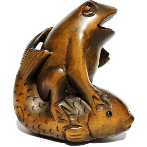 Y7280 - 2" Hand Carved Boxwood Nettsuke: Frog and Fish