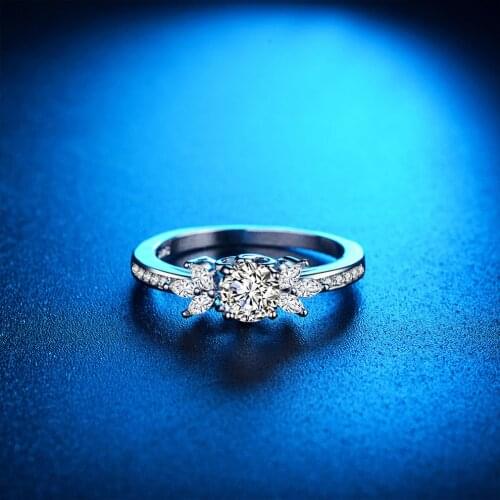 Chic Rose Leaves Young WomenS Rings 5.2Mm AAA Zircon Inlay Wedding Rings Unique Side Kpop Fashion Jewelry Wholesale