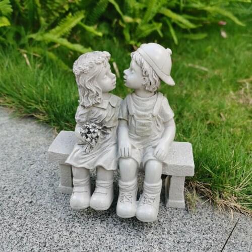 Exquisite Boy and Girl Kissing Statue Resin Crafts Ornament for Home Garden Courtyard Decoration D1