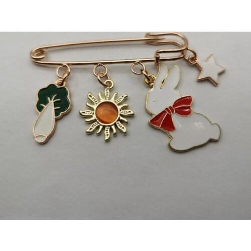 1 jewelry brooch buckle pin Alice rabbit brooch pin ladies safety pin men children bag hat cartoon pin gift
