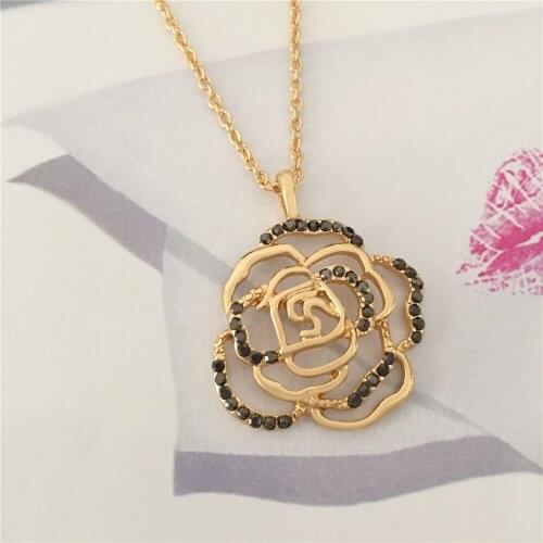 Fashion Tiny Heart Dainty Initial Rose Pendant Necklace Gold Color Choker Necklace For Women Pendant Jewelry Gift