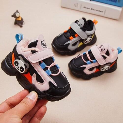 Girls' sports shoes winter soft soleplus plus velvet cotton daddy shoes burst cartoon light magic paste childrens casual shoes