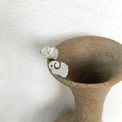 New Lamb Cartoon Korean Clip on Earrings Cute Sweet White Piercing Earrings