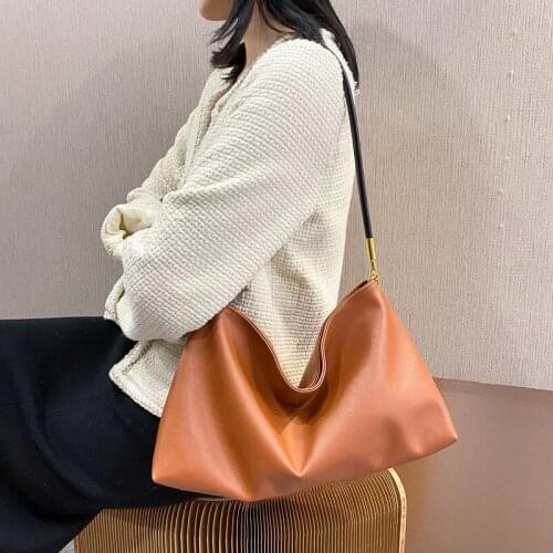 Womens handbags spring 2021 new fashion all-match large-capacity tote bag womens armpit bag single shoulder bag cute side bag