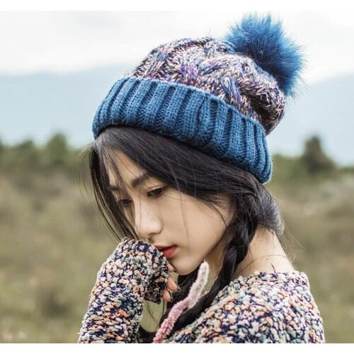 KENSHELLEY Good Quality Winter Warm Hat Women Luxury Mixed Color Beanie Hat Thicken Wool Plain Cable Knitted Beanie With Pom Pom