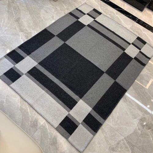 1500G European and American aristocratic luxury thick color matching H blanket shawl scarf air conditioning sofa aircraft blanke