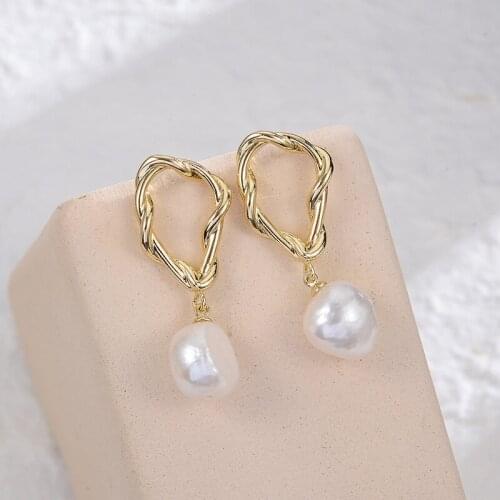 Dorado New Arrived Vintage Baroque Winding Metal Natural Pearl Pandent Earrings For Women Punk Bohemia Jewelry Christmas Gift