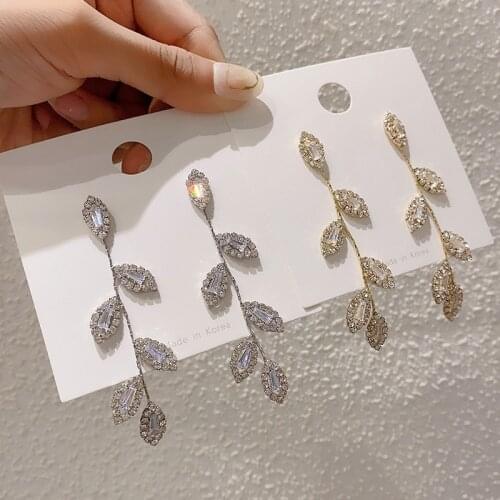 Shiny Rhinestone Leaves Temperament Earrings for Women Girls Gold Color Metal Leaf Long Drop Dangle Earrings Wedding Jewellery