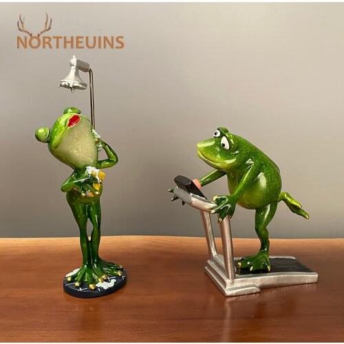 NORTHEUINS Resin 1 Pcs Couple Running Bath Frog Figurines For Creative Decorative Accessories Nordic Modern Statue And Sculpture