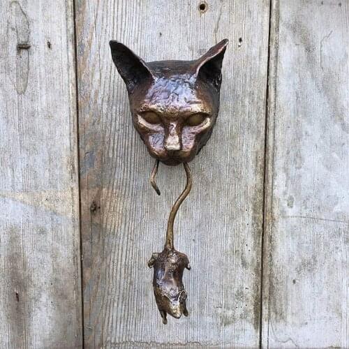 Resin Cat Catch Mouse Door Knocker Cat Door Knocker with Swinging Mouse Front Door Decor Handmade Doorknobs for Cat Love