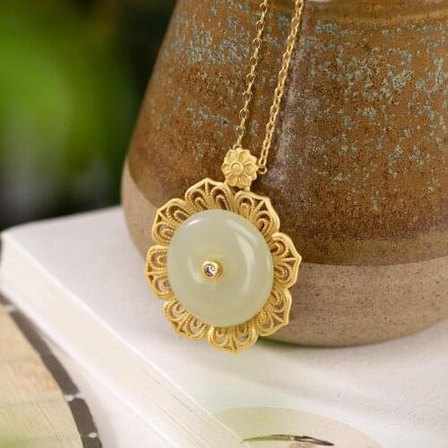 Original S925 Sterling Silver Gold-Plated Natural Hetian Jade Classical Peace Buckle Elegant Womens Necklace Necklace Necklace