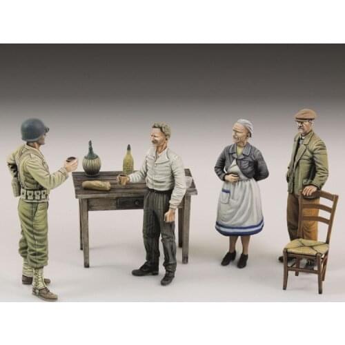 1/35 resin soldier model World War II American soldiers and civilians drinking 4 people including stool