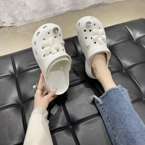 WHLDNYNA Shoes With Medium Heels