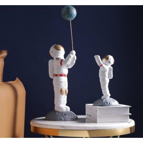 Nordic High-end Home Statue Office Wine Cabinet Decoration Astronaut Sculpture Modern Astronaut Desktop Ornaments Father Figure
