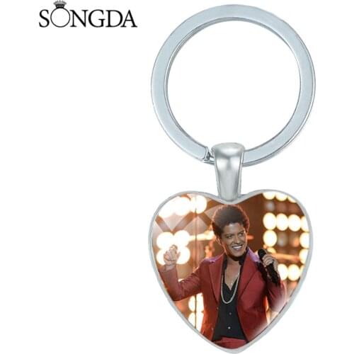 New Arrival Bruno Mars Key Chain Popular R&B Singer Collection Key Ring Silver Color Glass Cabochon Heart Charm Keychain