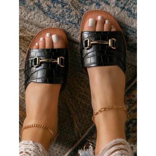 Summer Trend Design Flat Slippers Women Golden Metal Decoration Pleated Leather Outdoor Sexy Fashion Slides Ladies Shoes Whosale