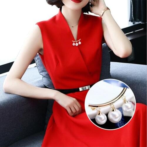Atmospheric Elegant Fashion High-grade Anti-light Brooch Simple Pearl Pin Coat Cardigan Accessories Jwelry Rhinestone Letters