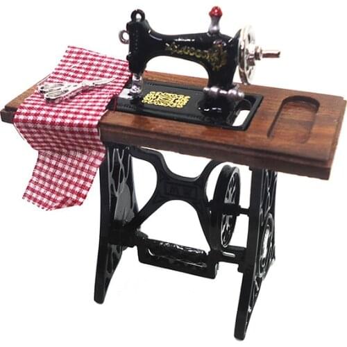1:12 Dollhouse Decor Wooden Sewing Machine with Thread Scissors Accessories for Dolls House Toys for Girls Miniature Furniture