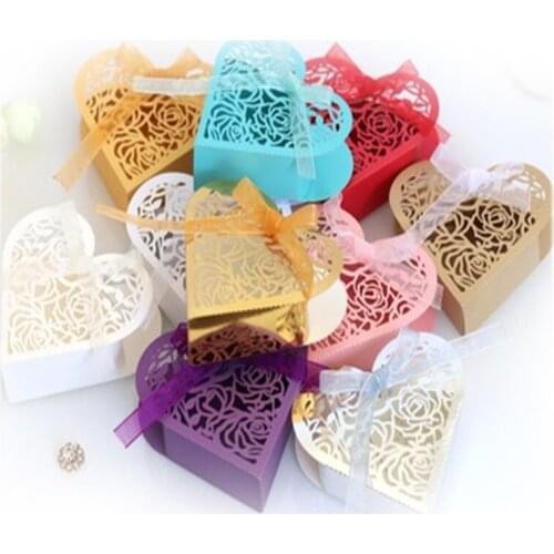 50pcs Wedding Decoration Love Heart Laser Cut Hollow Carriage Favors Gifts Flower Candy Dragee Boxes with Ribbon Baby Shower