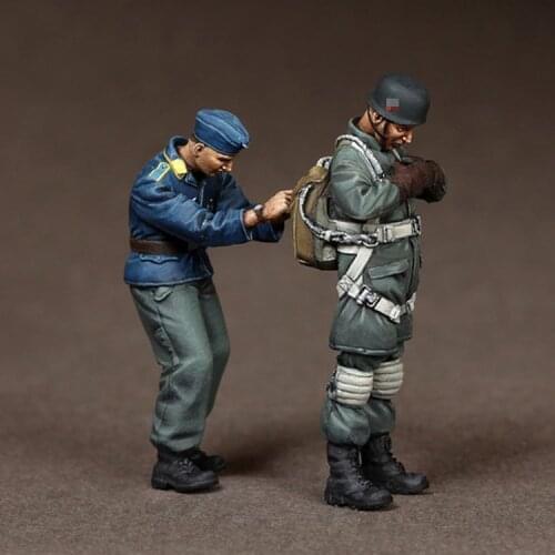 1/35 Fallschirmjagers at the airfield, Resin Model Soldier GK, WWII military theme, Unassembled and unpainted kit