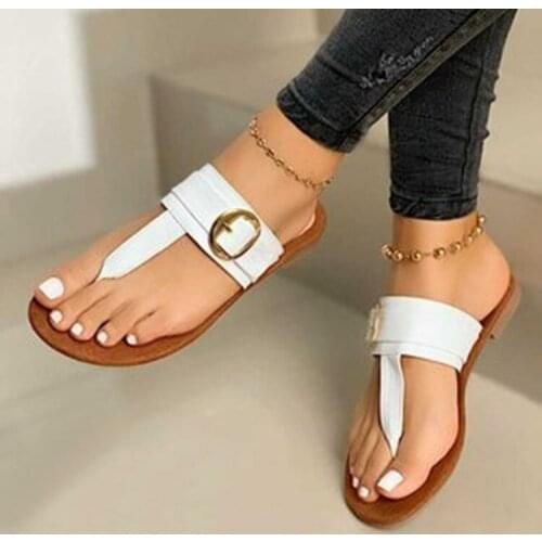 2021 European and American fashion new womens summer flip flops flat sandals fashionable and comfortable metal buckle slippers