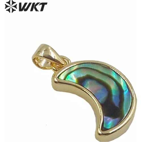 WT-JP215 WKT New Optional Color Natural Shell Pendant Moon Shape Shell Gold Electroplated Pendant Women Fashion Pendant Jewelry