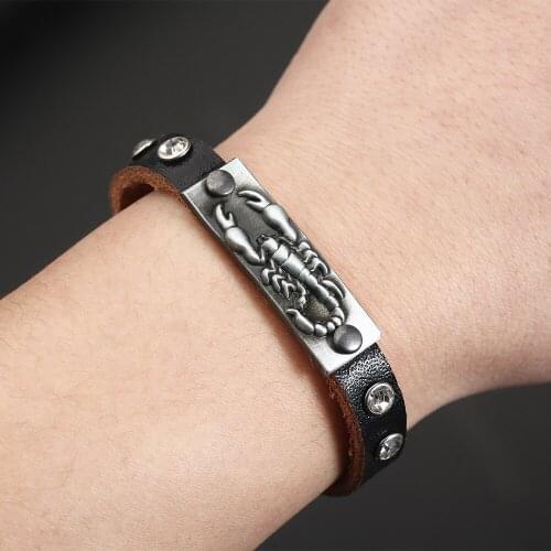 2021 Fashion Jewelry Vintage Scorpion Pattern Leather Bracelet Charm Simple Watch Buckle Crystal Cuff Bracelet for Men and Women