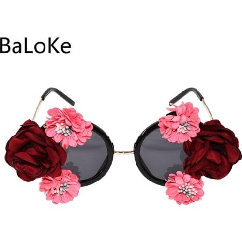 Oversize Baroque Retro Sunglasses Women Fashion Rose Flower Vintage Sunglasses Cat Eyes Glasses Brand Design Outdoor Decoration