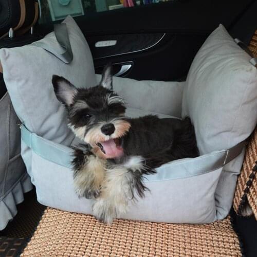 The travel kennel seat belt design can be used for PP cotton padding on the car with good cushioning