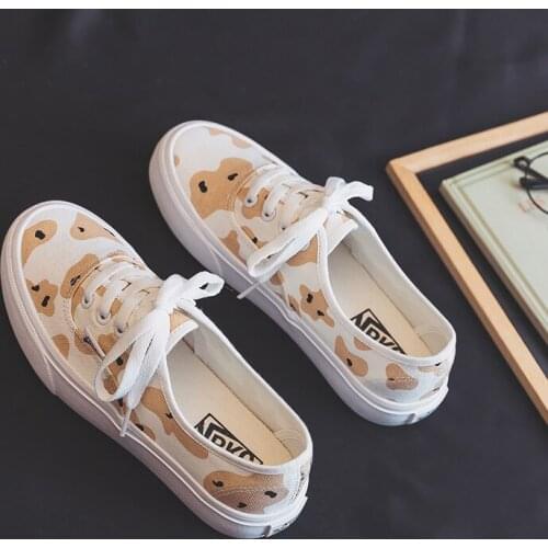 Spring 2021 New Breathable Flat Bottom Cow Canvas Shoes Womens Casual Gumshoes Cute Bear Short Style Lace Up All Match Fashion