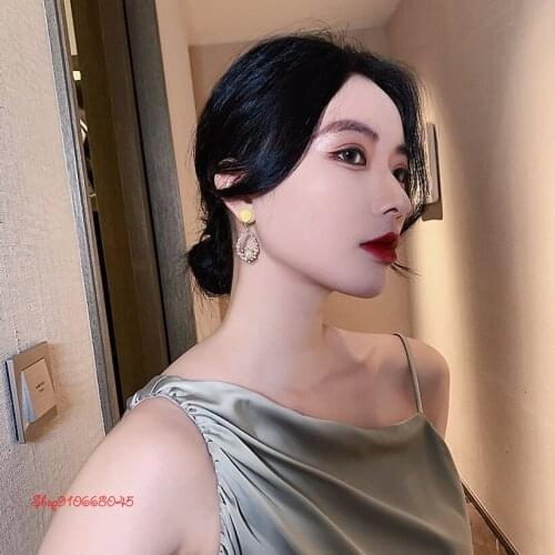 2021 new Korean fashion small daisy petal pearl drop earrings French net red fresh earrings high-end earrings