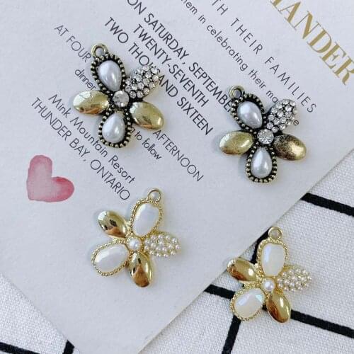 Newest 18pcs Vintage Style Pearl Crystal Rhinestone Paved Alloy Flower Necklace Pendants Ornament Accessories Charms 26*23mm