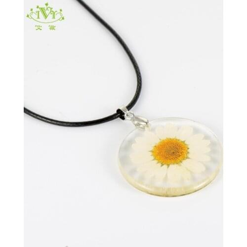 Wholesale Real Dried Flower Round Shape Clear Acrylic Resin Pendant Necklace Women Jewelry Gift