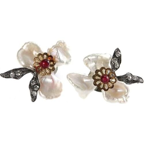 TDQUEEN Stud Earrings