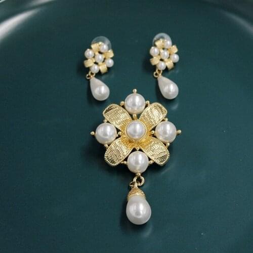 New Vintage Palace Baroque Hollow Out Alloy Flower Brooch Womens Clothing Accessories xz0539