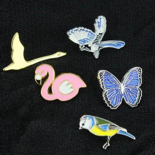 Fashionable and exquisite animal shape, lifelike metal molded bird, butterfly, crane brooch, DIY decorative clothing bag pin