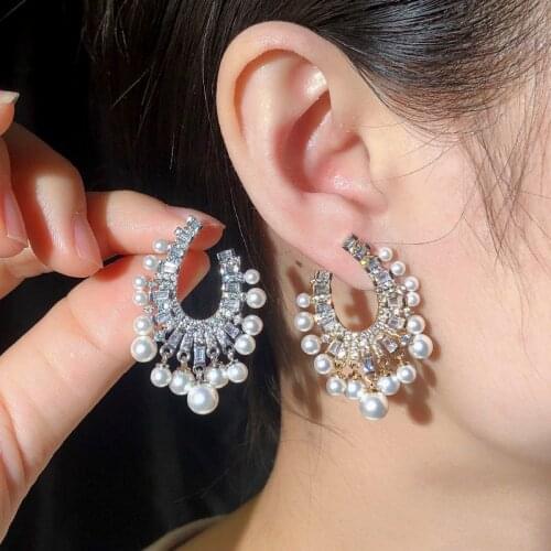 QooLady Popular Symmetrical White Simulated Pearl Surrounded Baguette Stone Zircon Gold Drop Earrings Trendy Ladies Jewelry E153