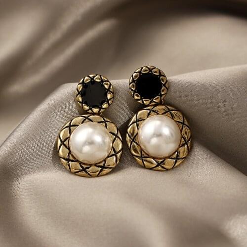 2021 Punk Korean Trend Vintage Imitation pearls Zircon Retro Elegant Irregular Round Pattern Earrings for Women Party Jewelry