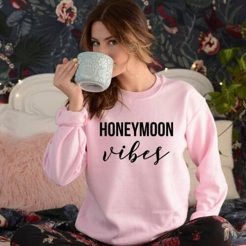 Skuggnas New Arrival Honeymoon Vibes Women Sweatshirt Honeymoon Vibes Jumper Mrs Just Married Jumper Drop Shipping