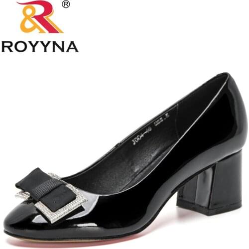 ROYYNA 2021 New Designers Thick Heel Ladies Pumps Genuine Leather Round Toe Party Handmade Shoes Women Office Shoes Feminimo