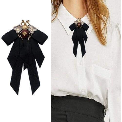Korean Retro Fabric Ribbon Rhinestone Bee Bow Tie Brooches Fashion Mens and Womens College Style Shirt Jewelry Accessories