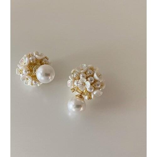 2021 New Arrival Stud Earrings Round Pearl Women Classic Retro Shell Flower Pearl Ball Earrings Female Eelgant Jewelry